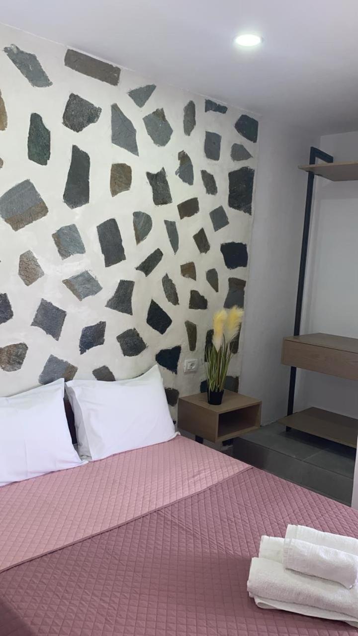 Harmonia Guest House 2 Himare Rum bild