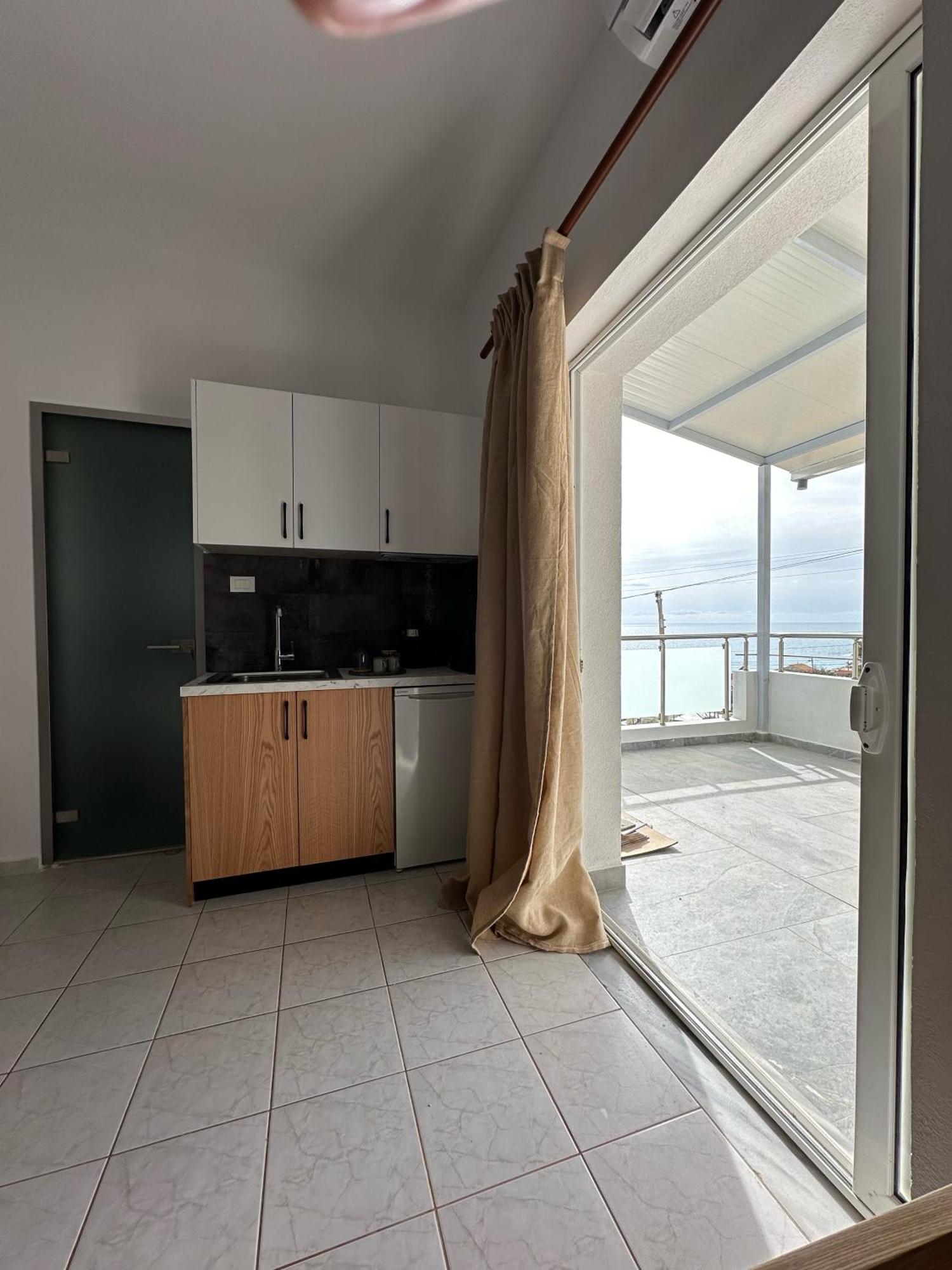 Harmonia Guest House 2 Himare Rum bild
